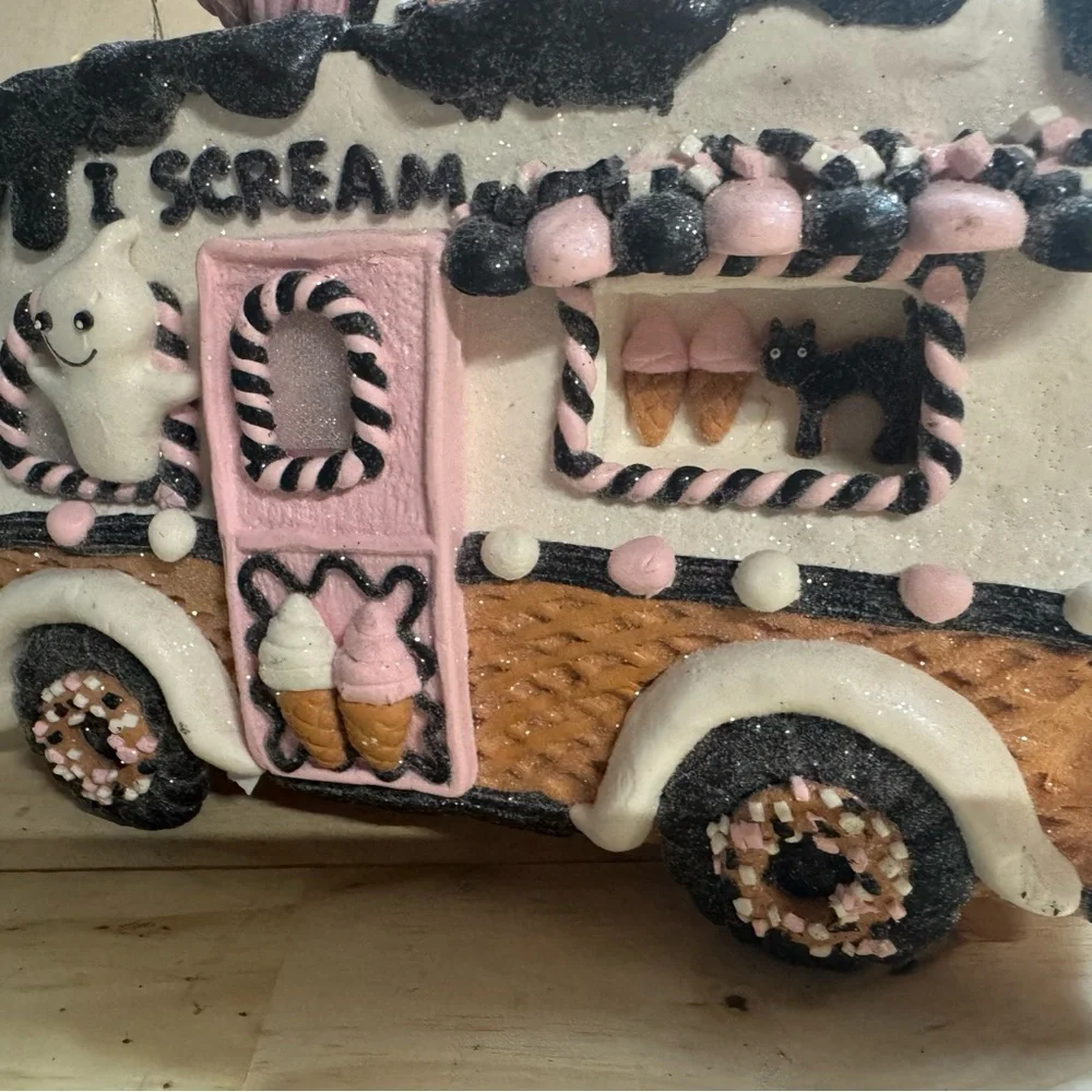 Halloween Gingerbread Clay dough Ice Cream “I Scream” Truck Lights Up! 11” NWT